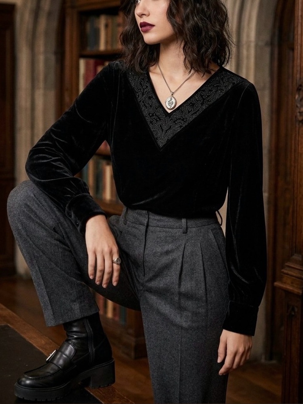 Talbots Black Silk Velvet Beaded V-Neck Tunic Side Slits Size 6